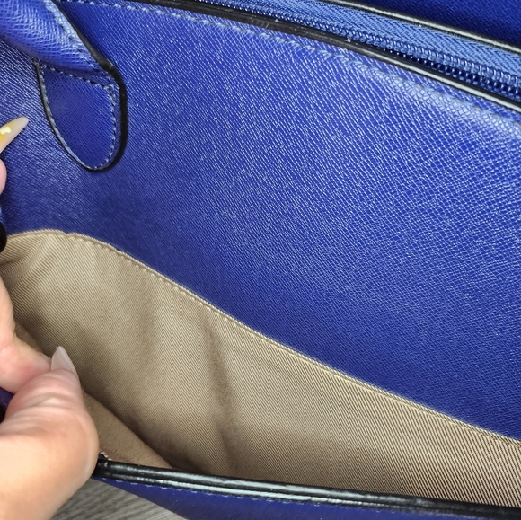 London Fog Shoulder Bag - Picture 3 of 10